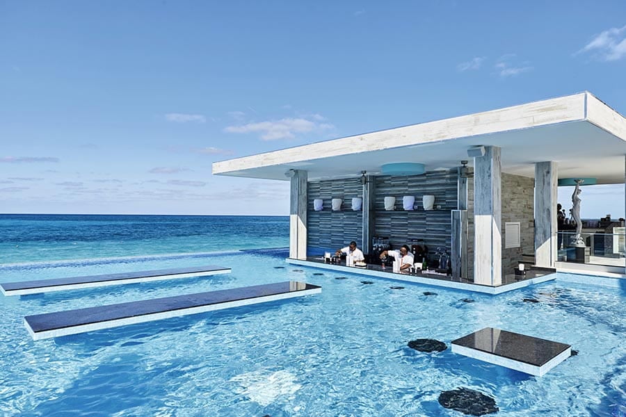 hotel-riu-paradise-island-pool